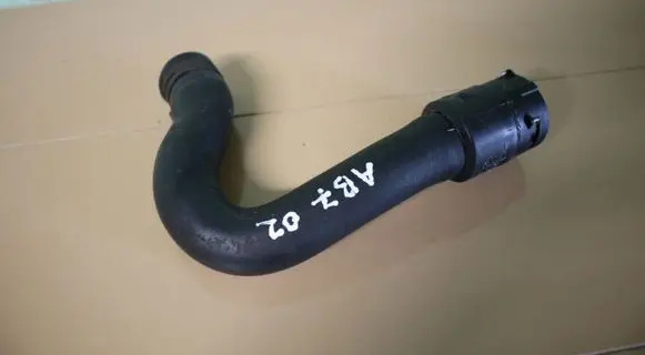 Audi A4 S4 B7 8E 8H Engine coolant pipe/hose