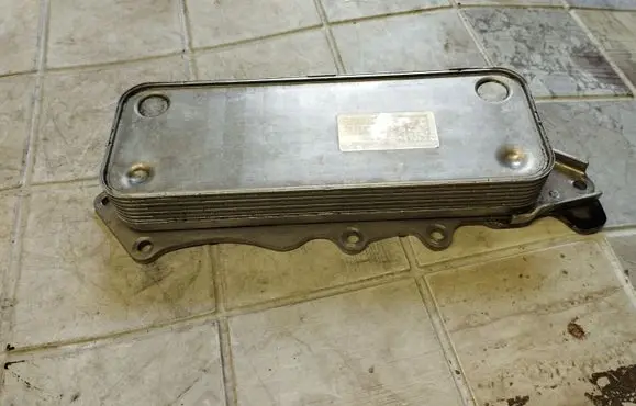 Mercedes-Benz S W221 Engine oil radiator 2131104372