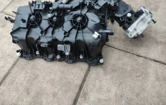 BMW X3 G01 Intake manifold 8647975