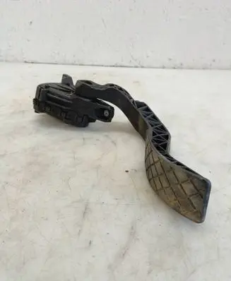 Volkswagen PASSAT B5.5 Accelerator throttle pedal 8E2721523 6PV00777008