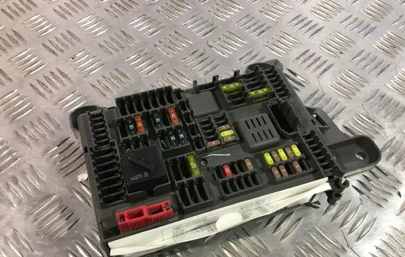 BMW X5 E70 Fuse module 693168704 6931687046114 518954021A