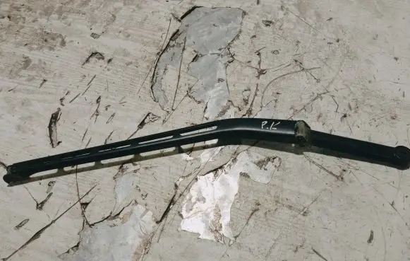 Mercedes-Benz C W203 Front wiper blade arm AL231180437 180435