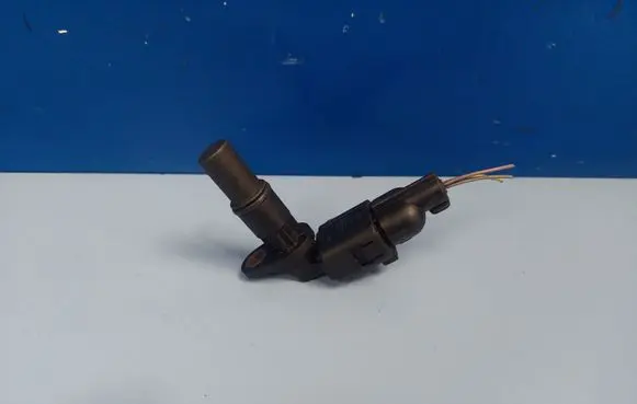 Volkswagen Golf V Camshaft position sensor 1J0973703 06B905163A