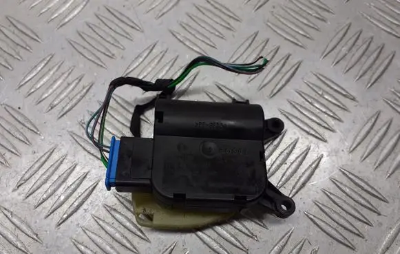 Seat Ibiza III (6L) A/C air flow flap actuator/motor 0132801357