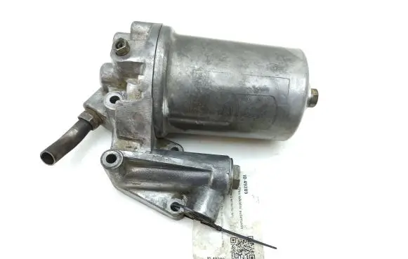 Oil filter mounting bracket