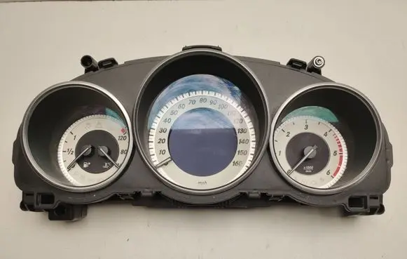 Speedometer (instrument cluster)