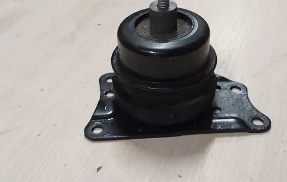 Skoda Fabia Mk2 (5J) Engine mount bracket 6Q0199260BO