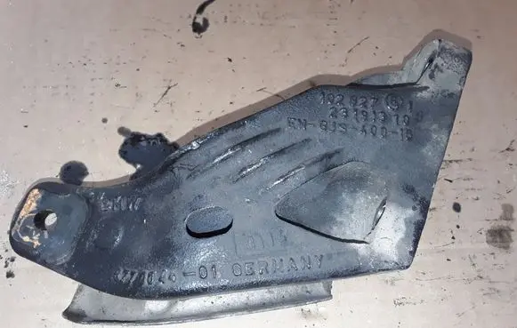 BMW 7 E65 E66 Engine mounting bracket 677004401 23191310 102827