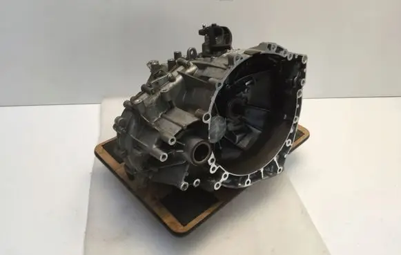 Volvo XC40 Manual 6 speed gearbox P1285464