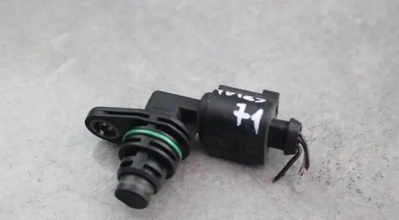 Volkswagen PASSAT CC Camshaft position sensor 030907601E