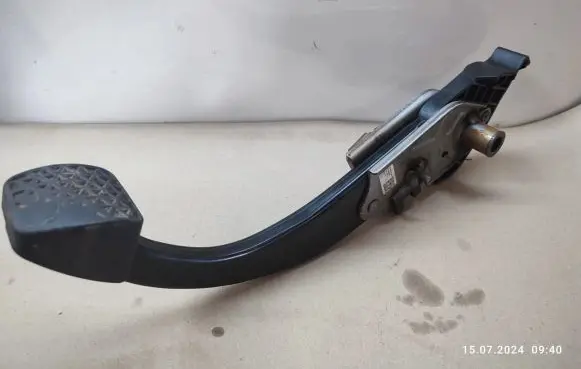 Opel Astra K Brake pedal