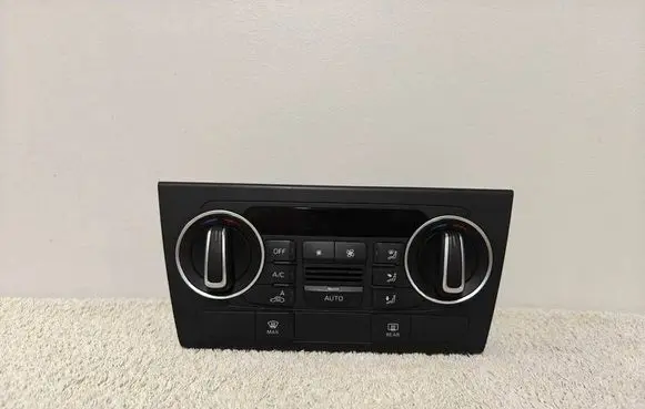 Audi Q3 8U Climate control unit 8U0820043F A2C90228000 0215090415