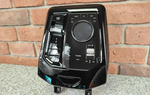 BMW i5 G60 Central console control unit 5A76796 5B3DE06