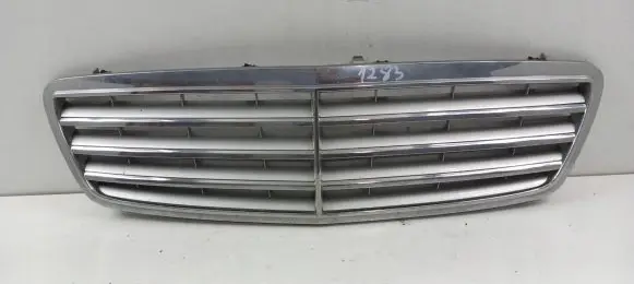 Mercedes-Benz C AMG W203 Front grill