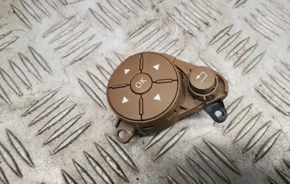Mercedes-Benz S W221 Steering wheel buttons/switches A2218215751