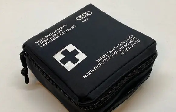 Audi Q5 SQ5 8R First aid kit 2J7860282