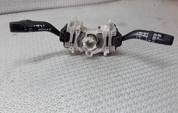 Mazda 626 Wiper turn signal indicator stalk/switch 17B122