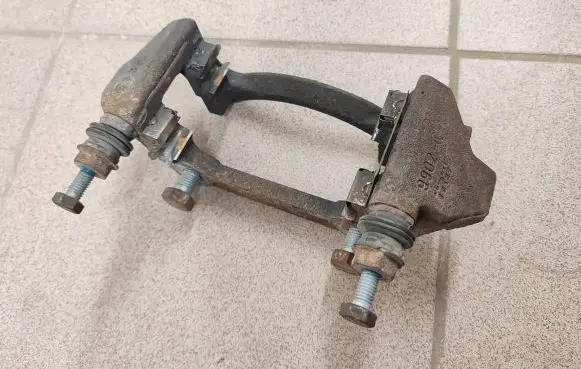 Mercedes-Benz A W169 Front Brake Caliper Pad/Carrier 