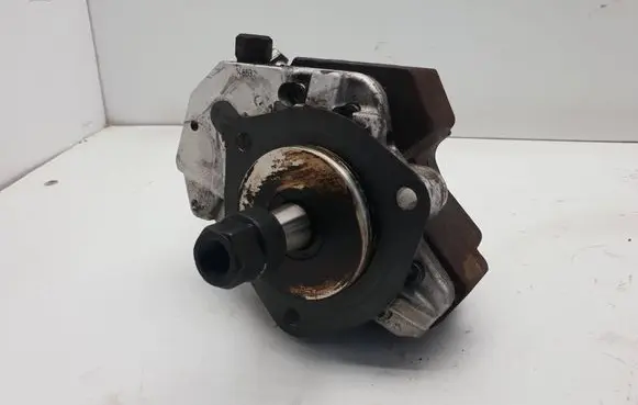 BMW X3 E83 Fuel injection high pressure pump 7798333 0445010146 457309