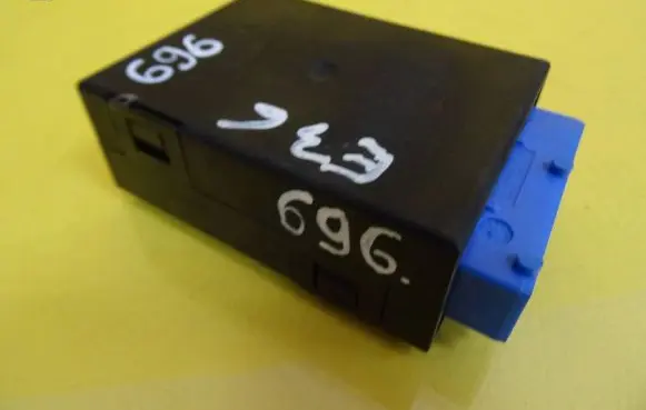 BMW 3 E36 Window wiper relay 61358359031