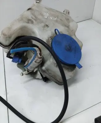 Mercedes-Benz B W245 Windshield washer fluid reservoir/tank 1698690320