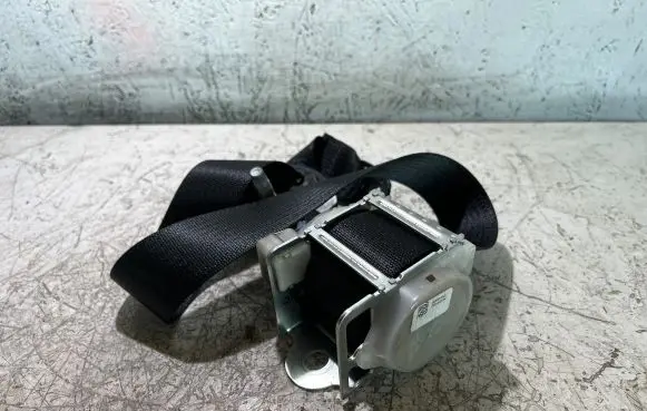 Dodge Challenger Rear seatbelt PFU723DX9AC T1004212702260
