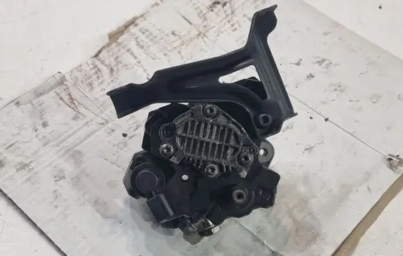 Audi A8 S8 D3 4E Fuel injection high pressure pump 059130755E 0445010090