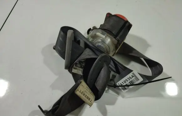 Mazda Premacy Rear seatbelt T89243T