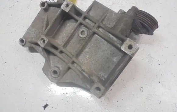 Audi A4 S4 B5 8D A/C compressor mount bracket 058260885