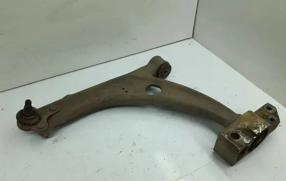 Volkswagen PASSAT B6 Front lower control arm/wishbone 3C0407153B