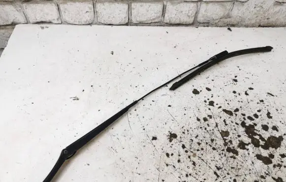 Volkswagen Golf VII Windshield/front glass wiper blade 