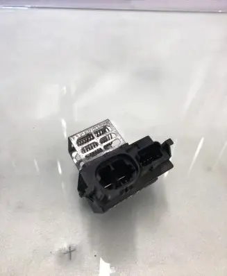 Citroen C4 III e-C4 Coolant fan relay 9847019780