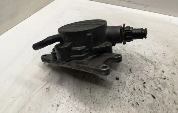 Opel Zafira A Vacuum pump 24406132
