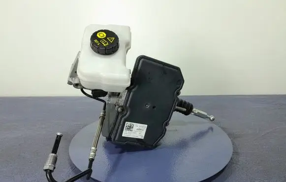 Audi Q7 4M Brake booster 4M0614105T