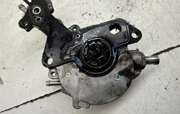 Volkswagen PASSAT B5.5 Vacuum pump 038145209G 702551200 20D1404