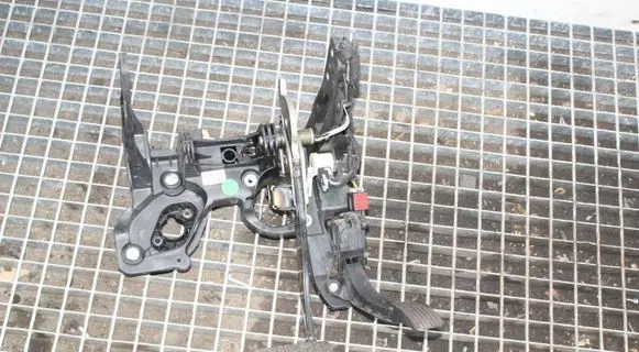 Chevrolet Orlando Pedal assembly 13252203
