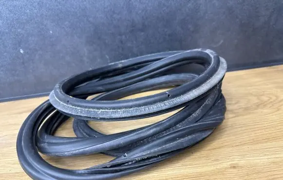 Skoda Octavia Mk2 (1Z) Seal rubber (tailgate) 