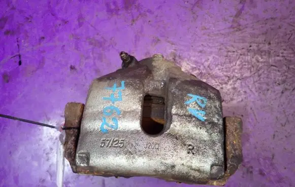 Volkswagen Golf IV Front brake caliper J20Q