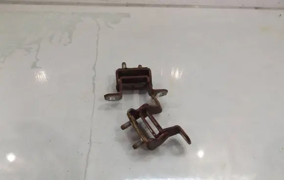 Chevrolet Captiva Tailgate/trunk/boot hinge