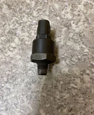 Toyota Avensis T220 Oil pressure sensor 401742