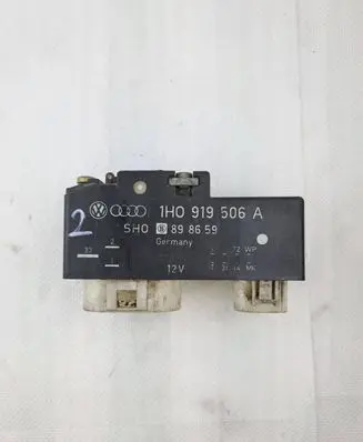 Volkswagen Golf III Coolant fan relay 1H0919506A 898659