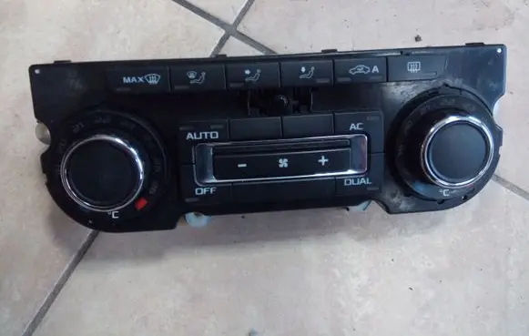 Skoda Fabia Mk3 (NJ) Climate control unit 6V0820045C