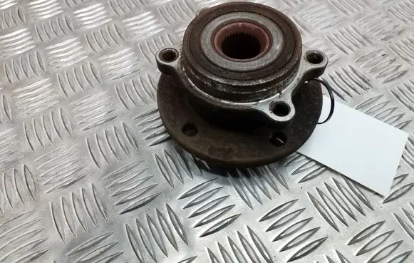 Volkswagen PASSAT CC Hub lock 
