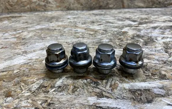 Infiniti G37 Nuts/bolts 