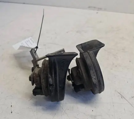 Audi A8 S8 D2 4D Horn signal 4D0951185