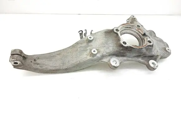 BMW 5 G30 G31 Front wheel hub spindle knuckle 6884682