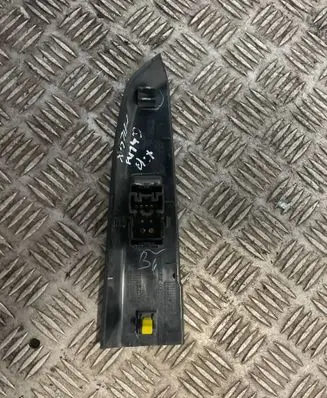 Toyota Hilux (AN10, AN20, AN30) Electric window control switch