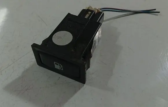 Toyota Avensis T250 Fuel tank opening switch 156795