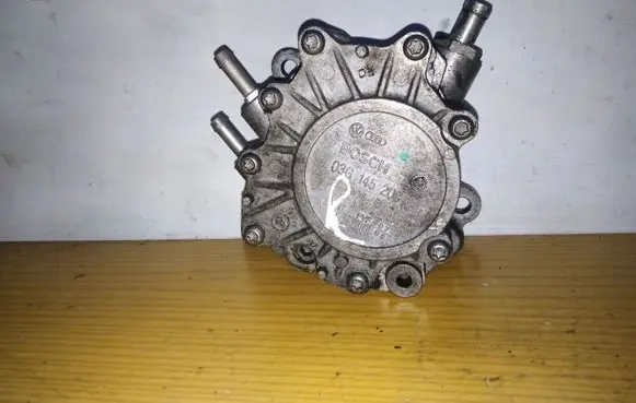 Volkswagen Golf V Vacuum pump 03G145209 03G145209C