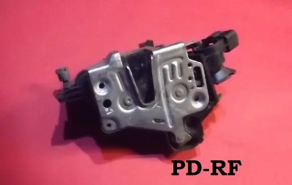 Mercedes-Benz C W202 Front door lock 2027204335